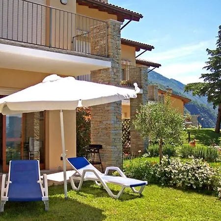 Paradiso - Luna Garten-ferienwohnung Mit Pool Sueglio
