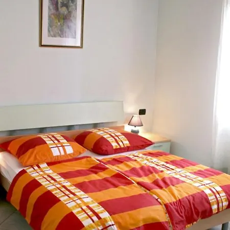 Apartamento Paradiso - Luna Garten-ferienwohnung Mit Pool